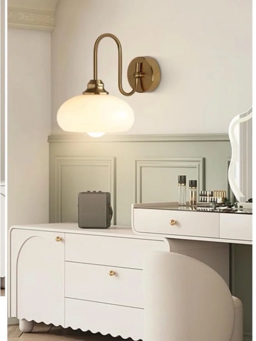 1-Light Vintage Bathroom Wall Sconces Gold Globe